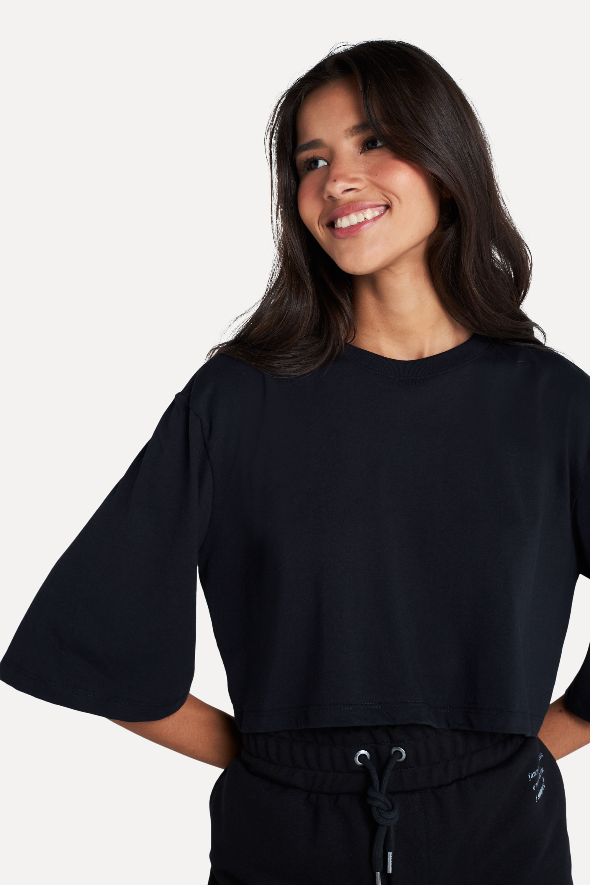 Camiseta-Cropped-Preta-G-01