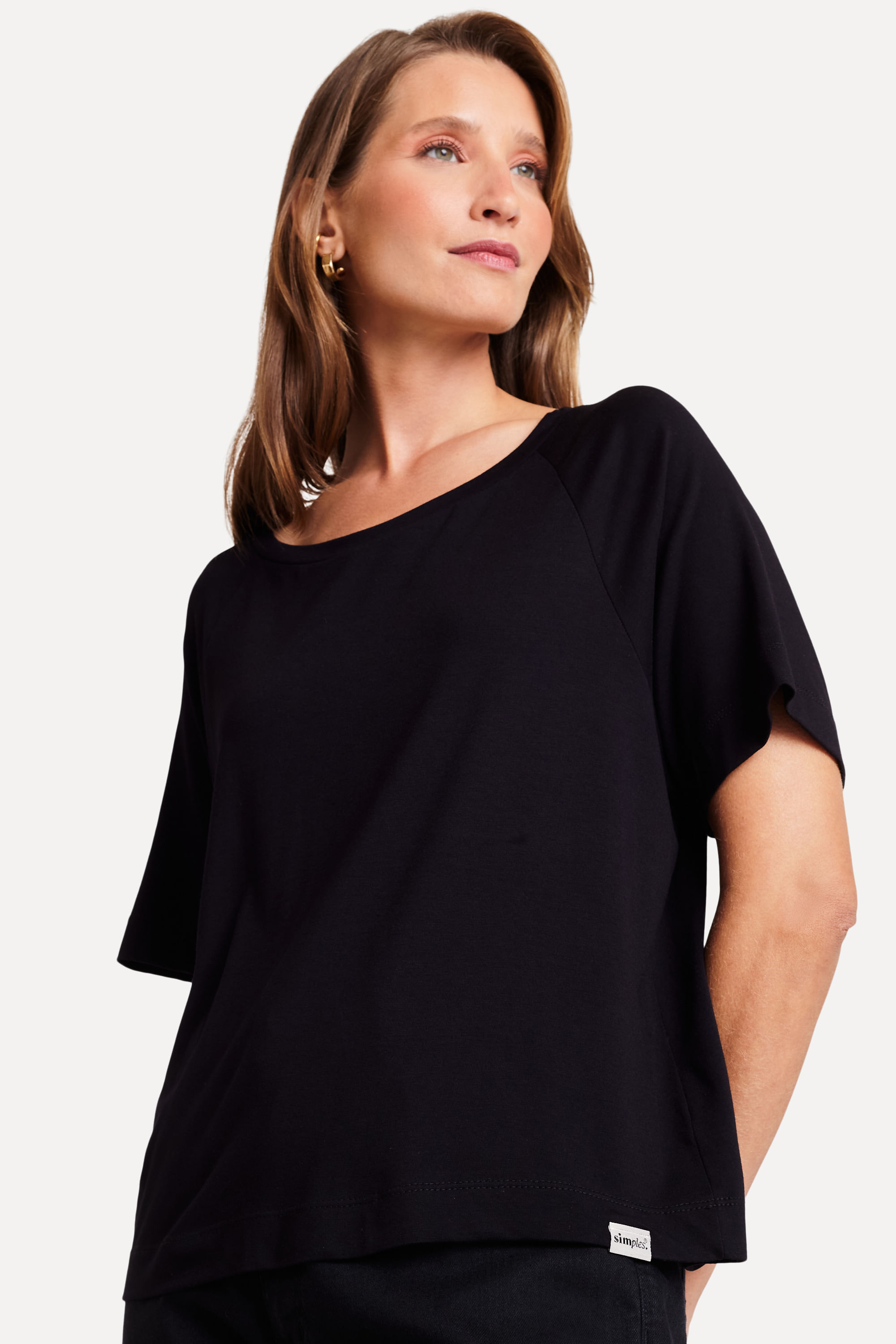 Camiseta-Raglan-Ampla-Preta-P-02
