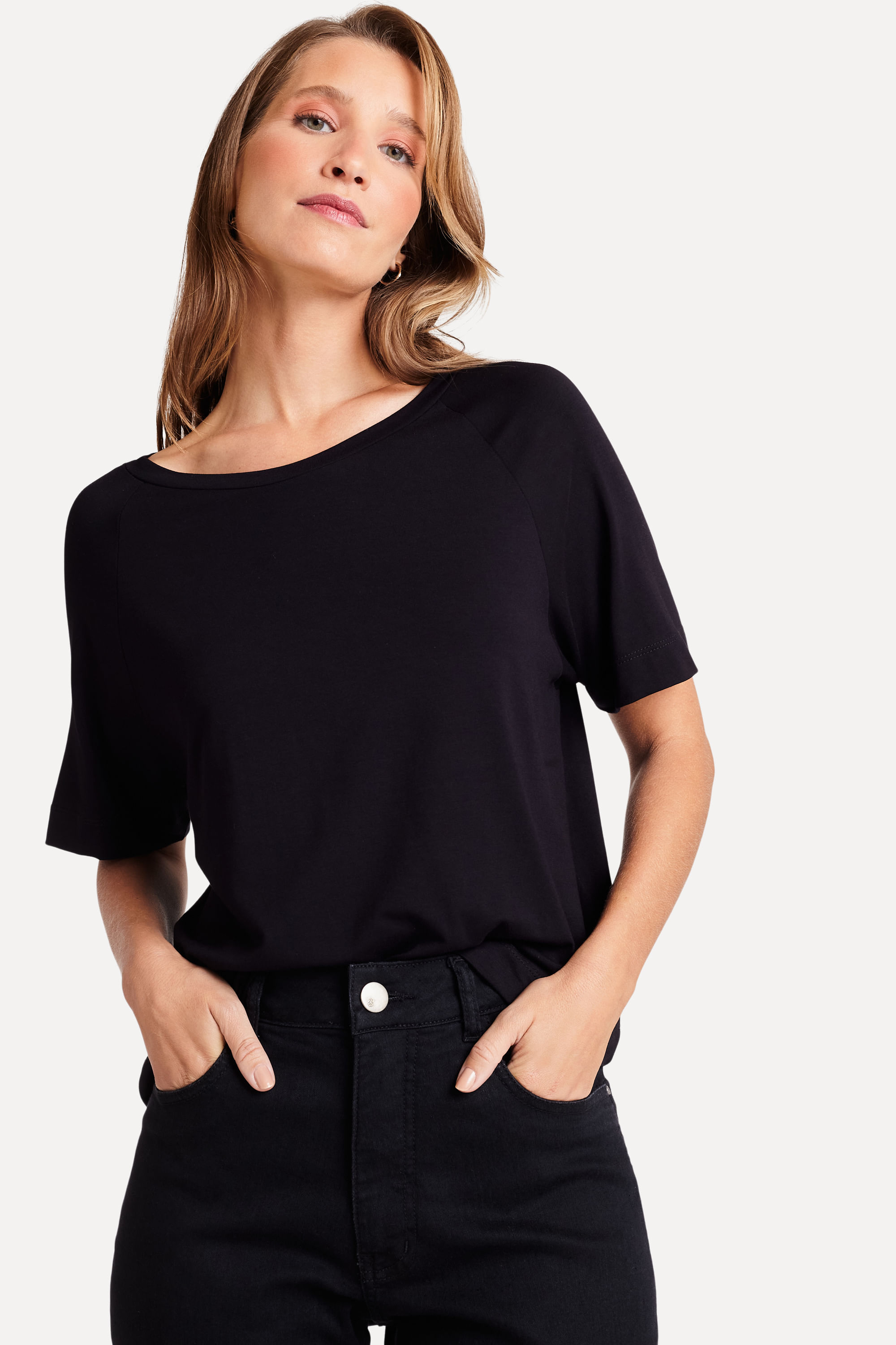 Camiseta-Raglan-Ampla-Preta-P-03