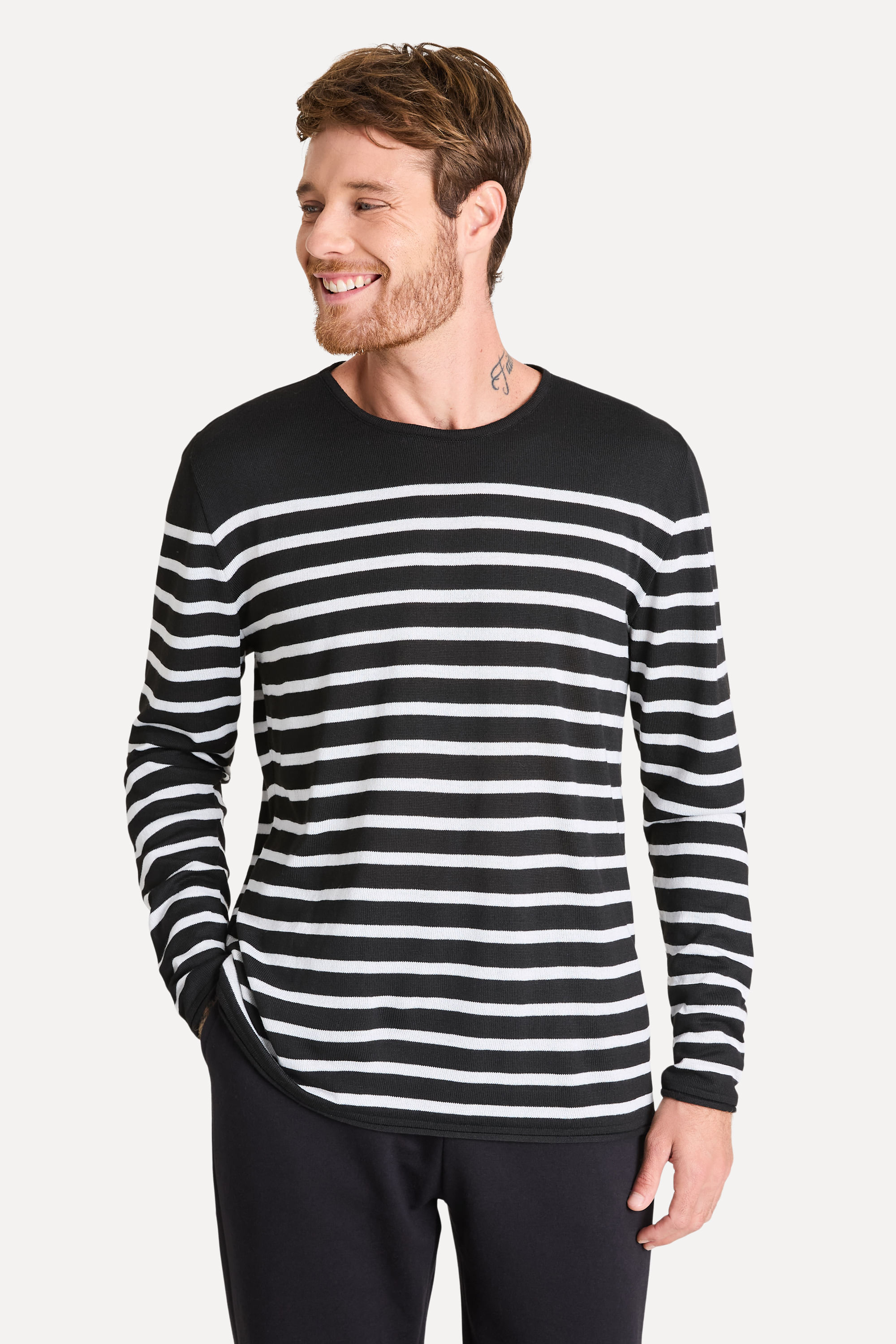 Blusa-Manga-Longa-Listrada-Tricot-Preta-PP-01