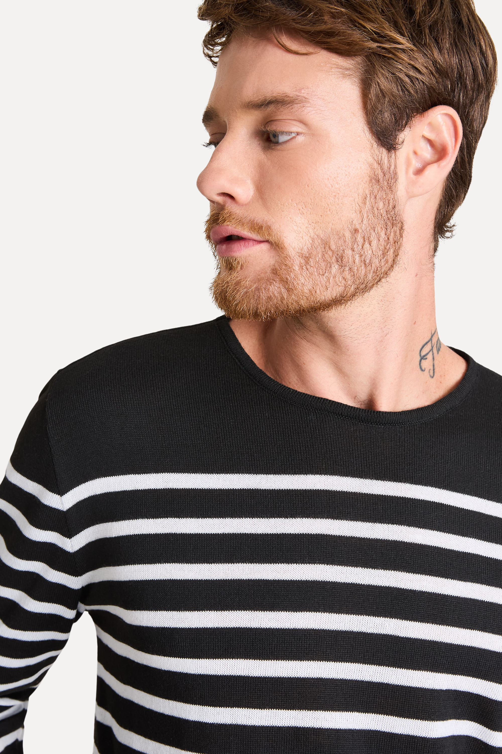 Blusa-Manga-Longa-Listrada-Tricot-Preta-PP-02