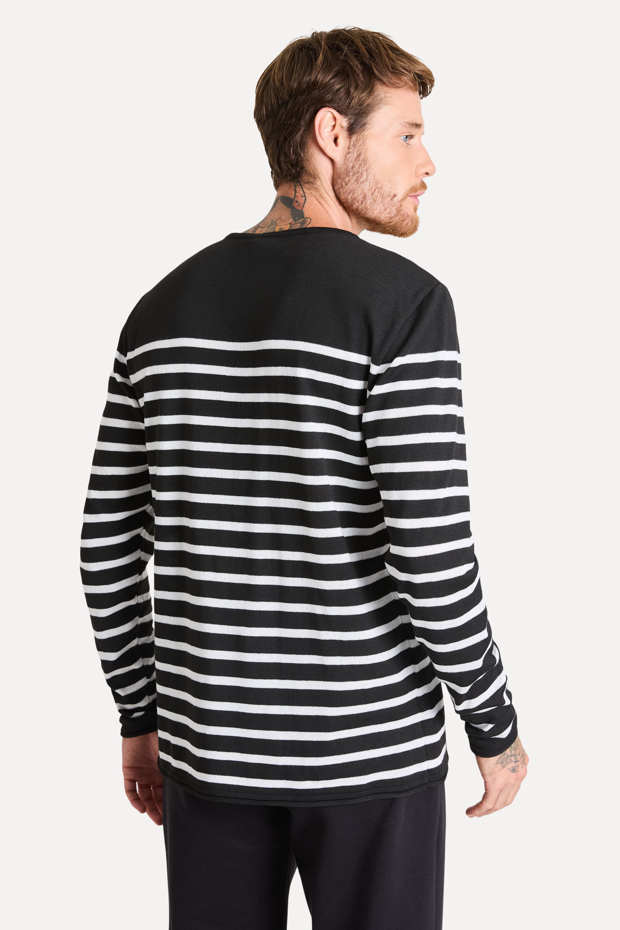 Blusa-Manga-Longa-Listrada-Tricot-Preta-PP-03