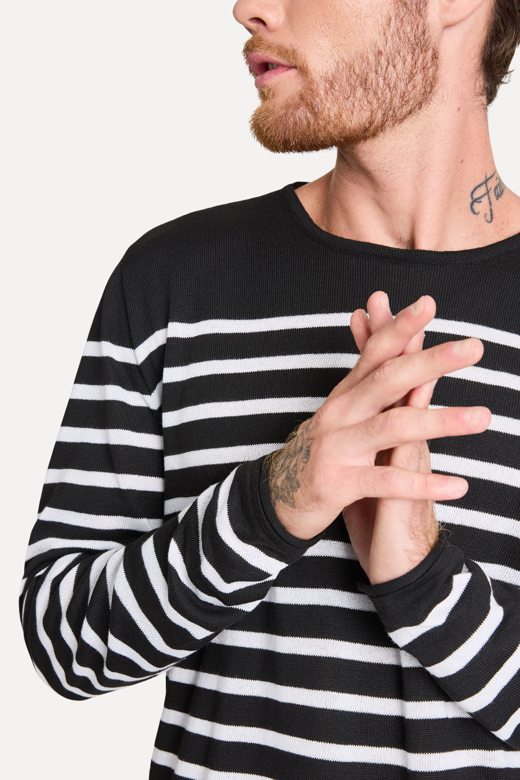 Blusa-Manga-Longa-Listrada-Tricot-Preta-PP-04