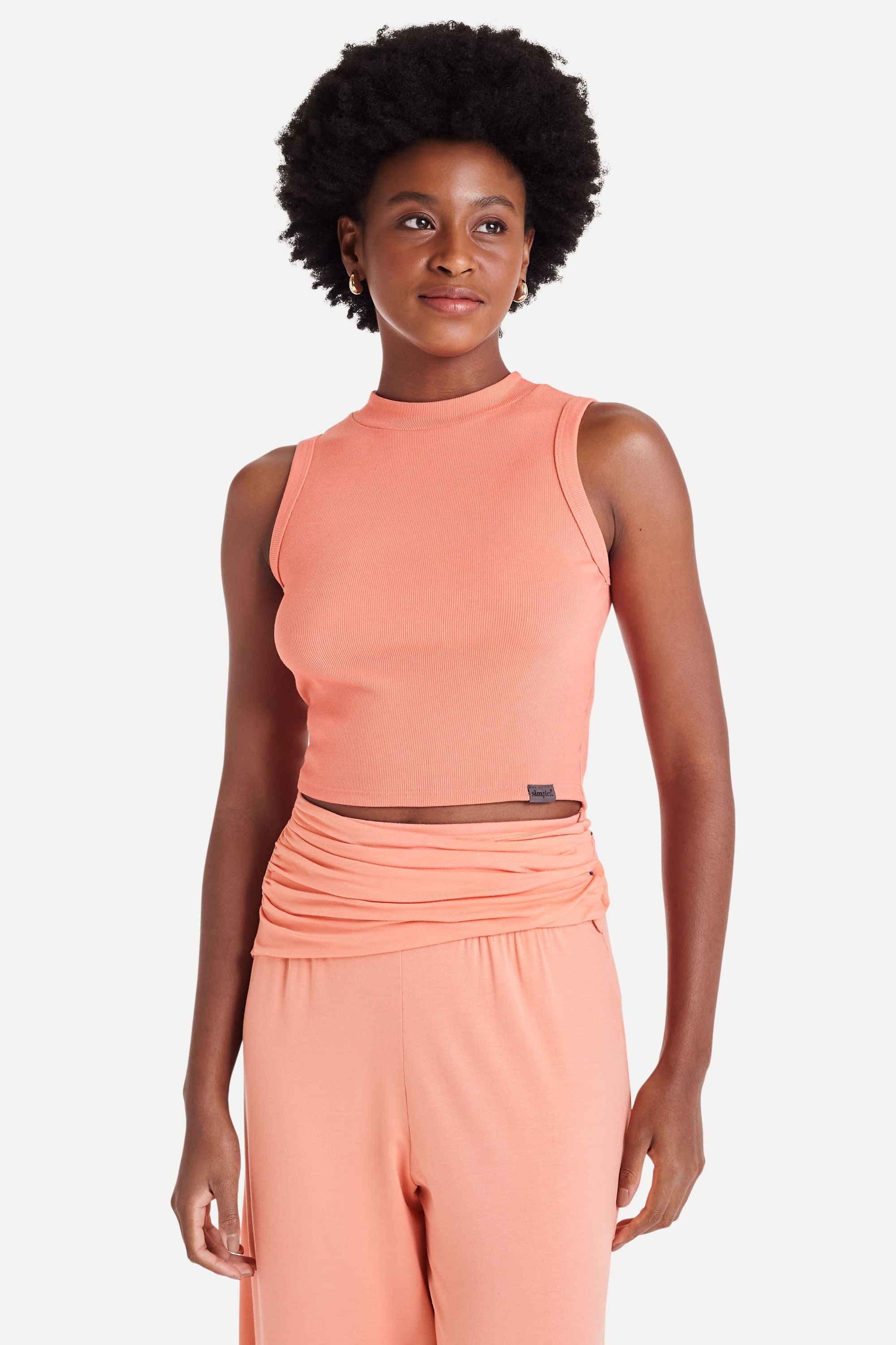 Regata-Nadador-Feminina-em-Malha-Rib-com-Gola-Alta-Coral-PP-01