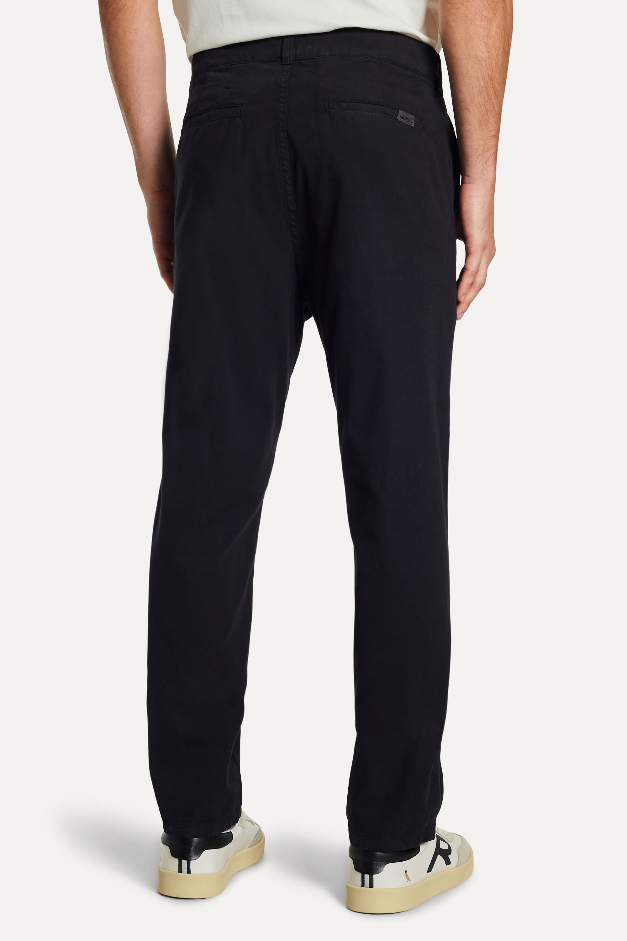Calca-Alfaiataria-Feminina-com-Pregas-Simples-Preto-48-03