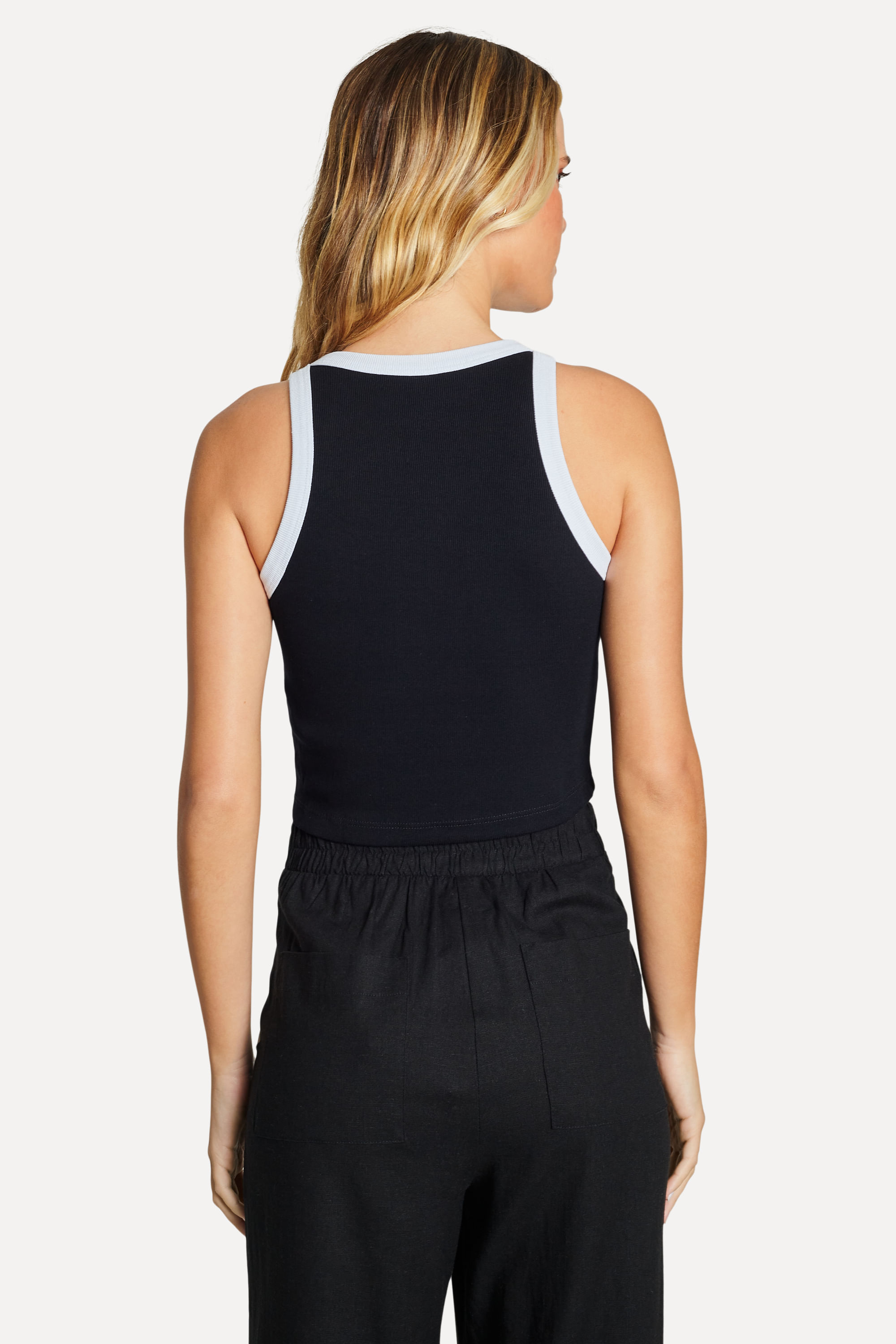 Regata-Feminina-Bicolor-em-Malha-Rib-Preto-PP-03