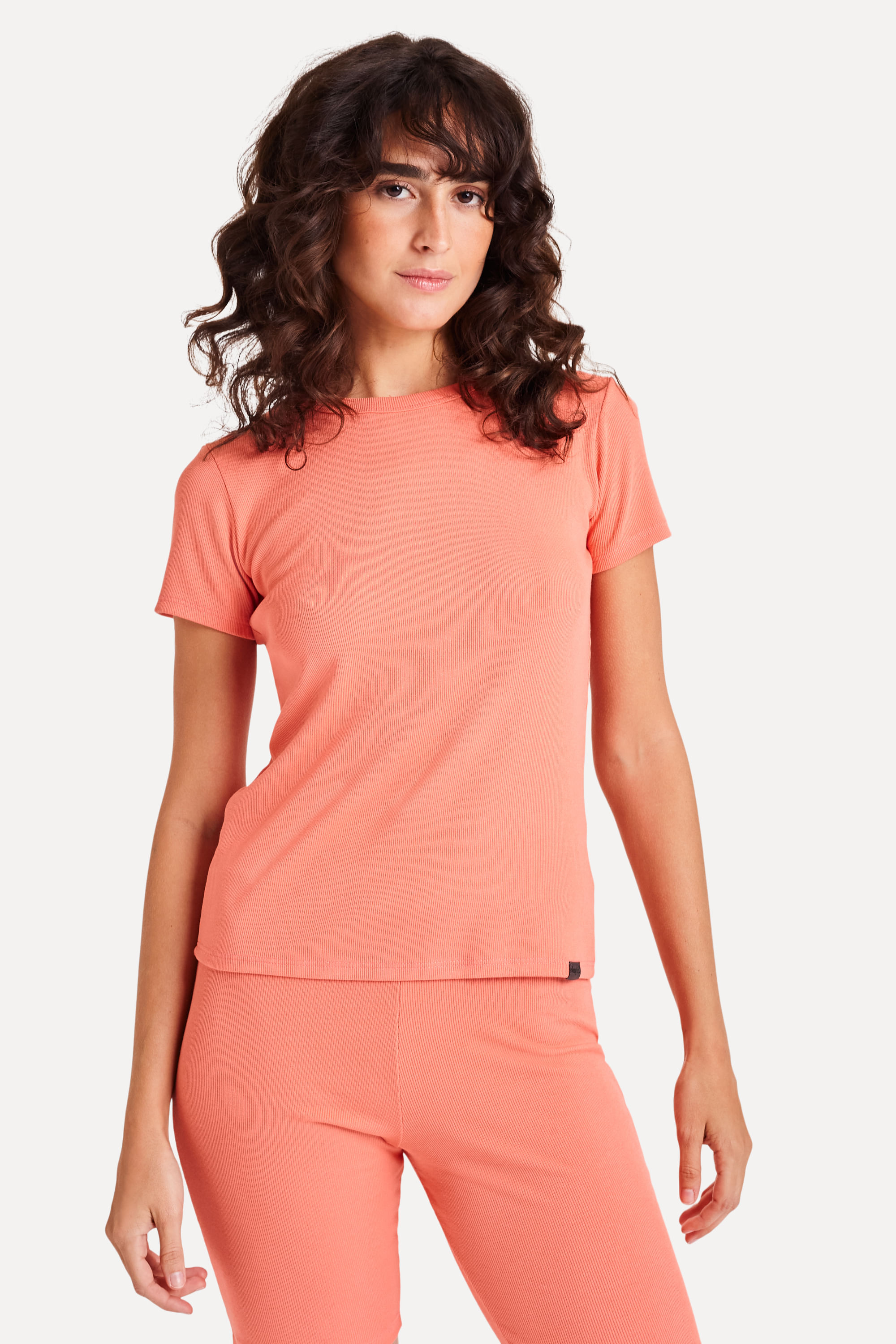 Camiseta-Basica-Femina-em-Malha-Rib-Manga-Curta-Coral-PP-01