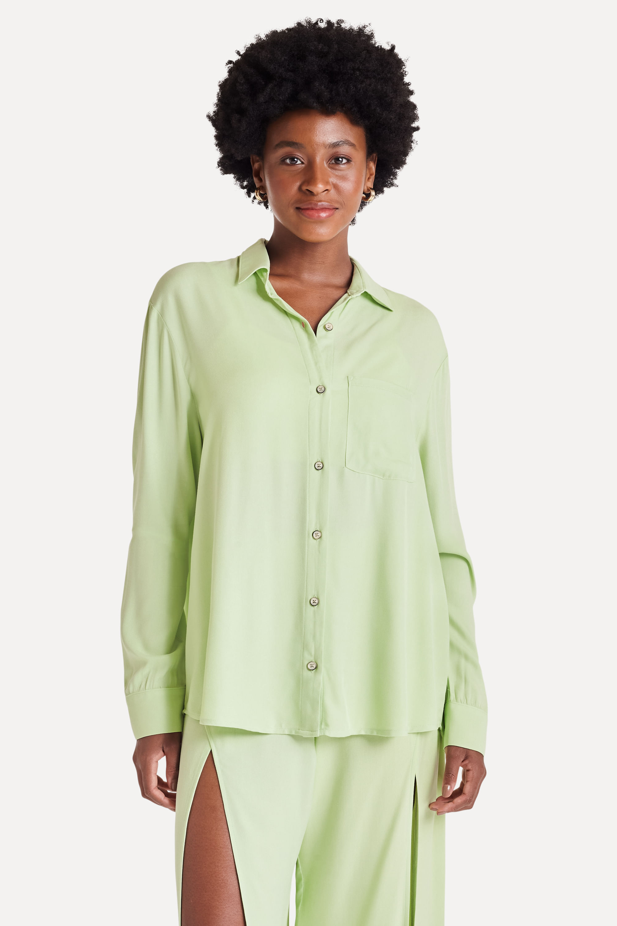 Camisa-Oversized-Feminina-Trancoso-de-Manga-Longa-Verde-Limao-GGG-01