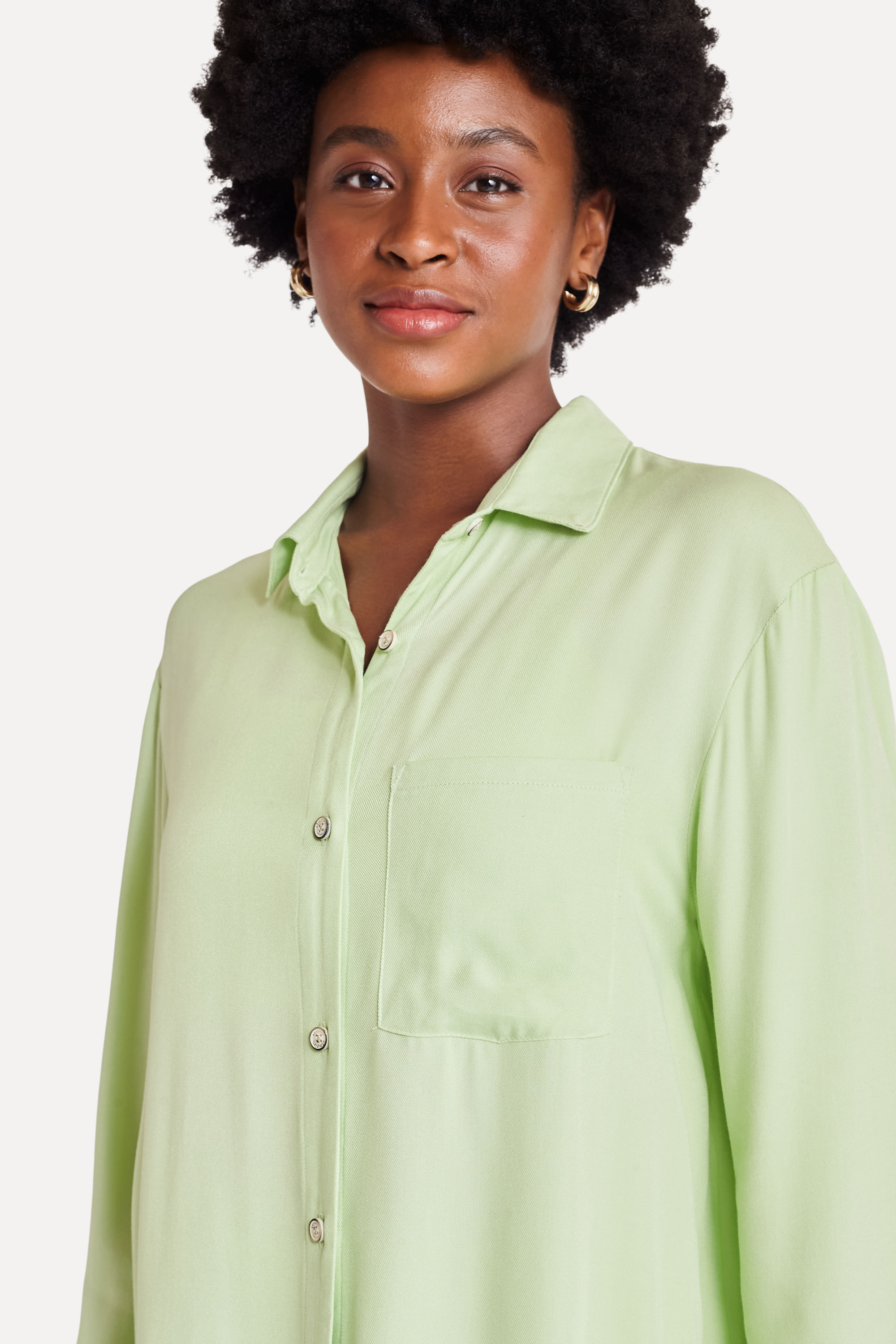 Camisa-Oversized-Feminina-Trancoso-de-Manga-Longa-Verde-Limao-GGG-02