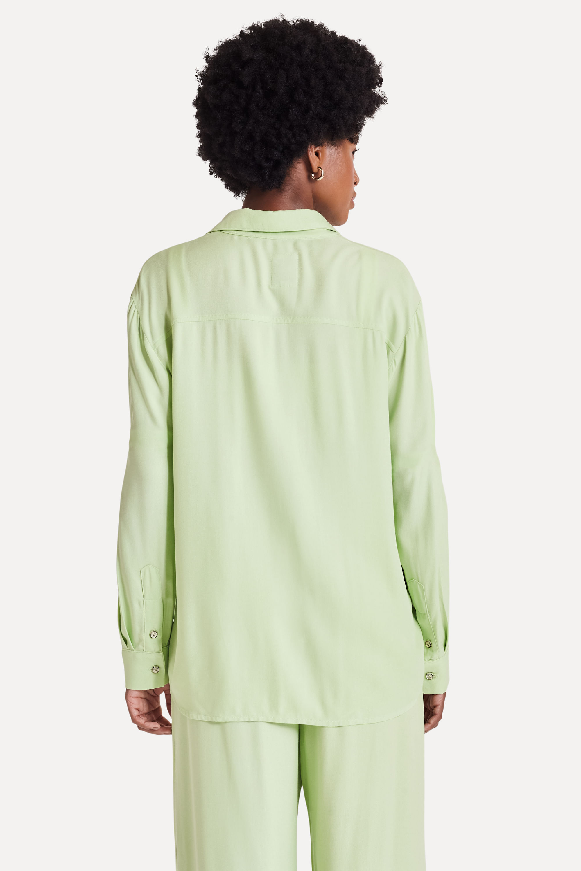 Camisa-Oversized-Feminina-Trancoso-de-Manga-Longa-Verde-Limao-GGG-03
