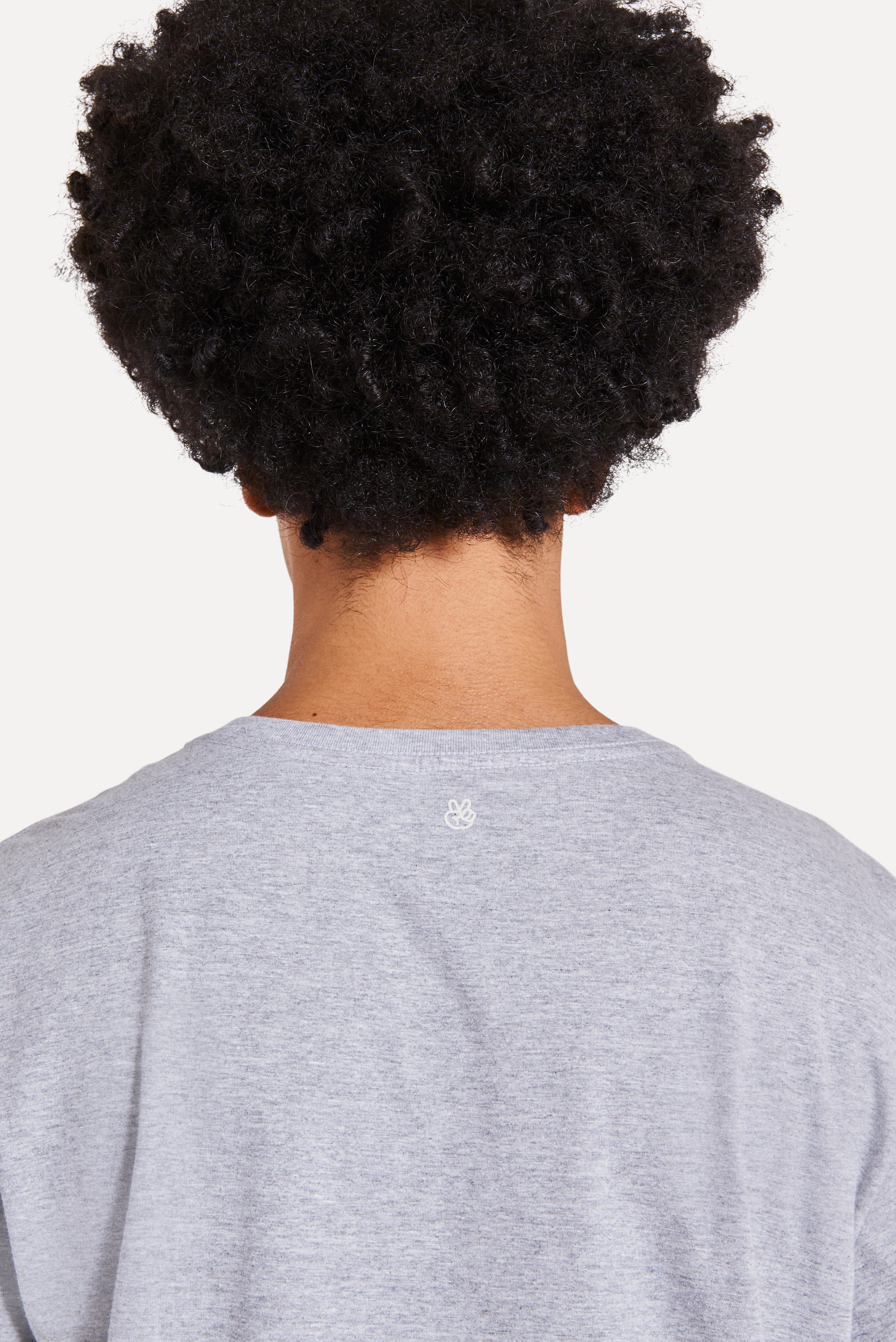 Camiseta-Basica-Masculina-Simples-Gola-V-Manga-Curta-Cinza-Mescla-PP-04