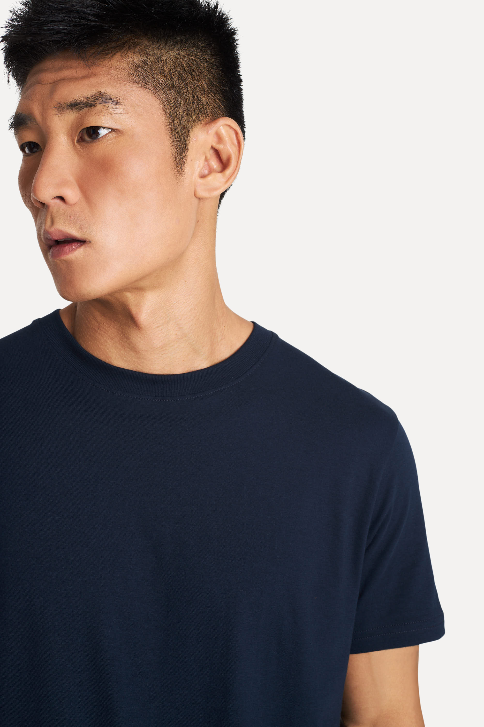 Camiseta-Basica-Masculina-de-Algodao-Peruano-Manga-Curta-Azul-Marinho-GG-02