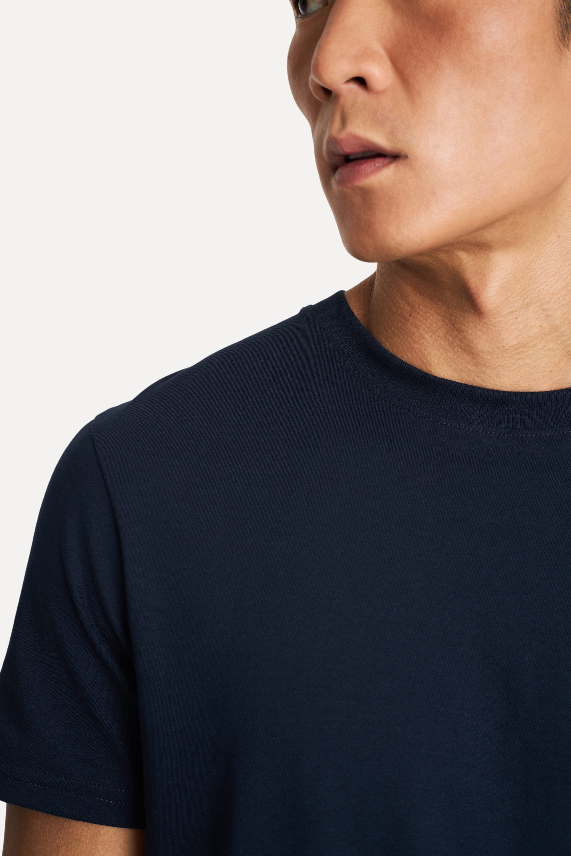 Camiseta-Basica-Masculina-de-Algodao-Peruano-Manga-Curta-Azul-Marinho-GG-04