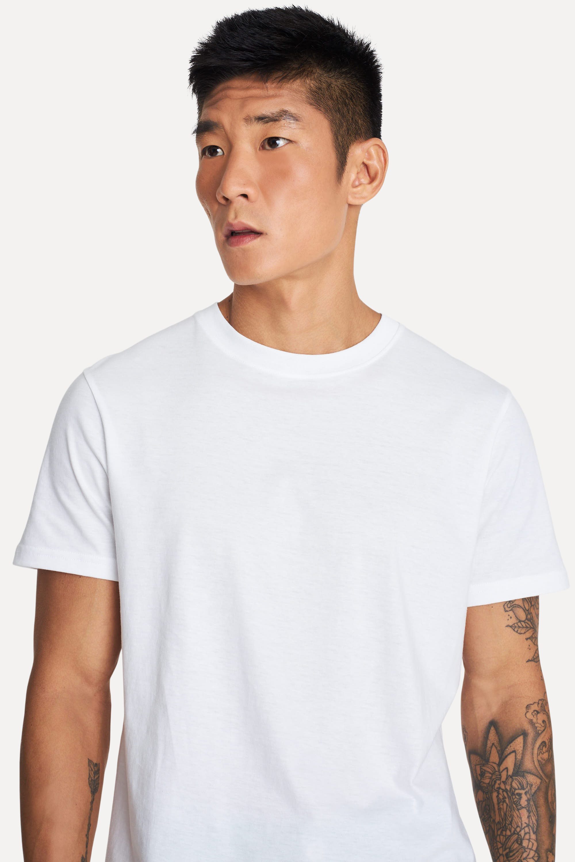 Camiseta-Basica-Masculina-de-Algodao-Peruano-Manga-Curta-Branco-P-02