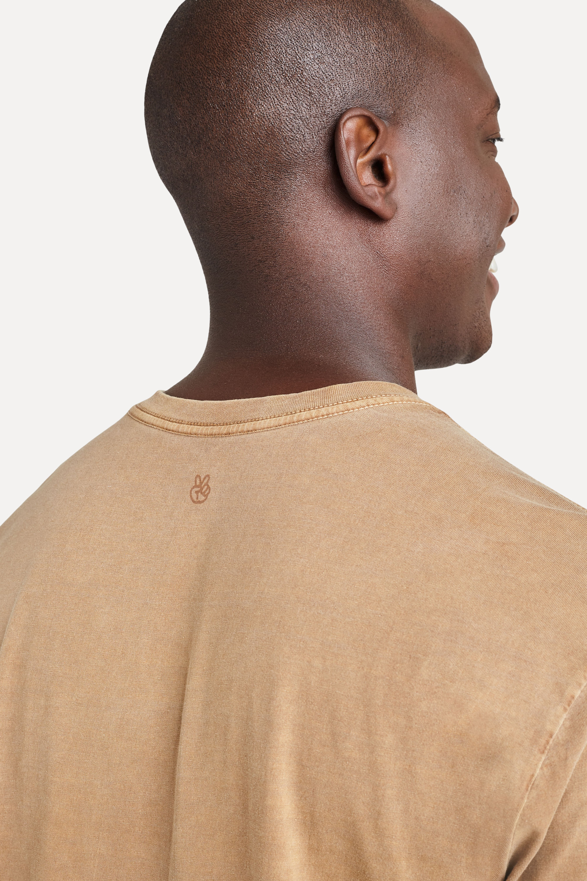 Camiseta-Estonada-Masculina-Simples-Manga-Curta-Camel-PP-02