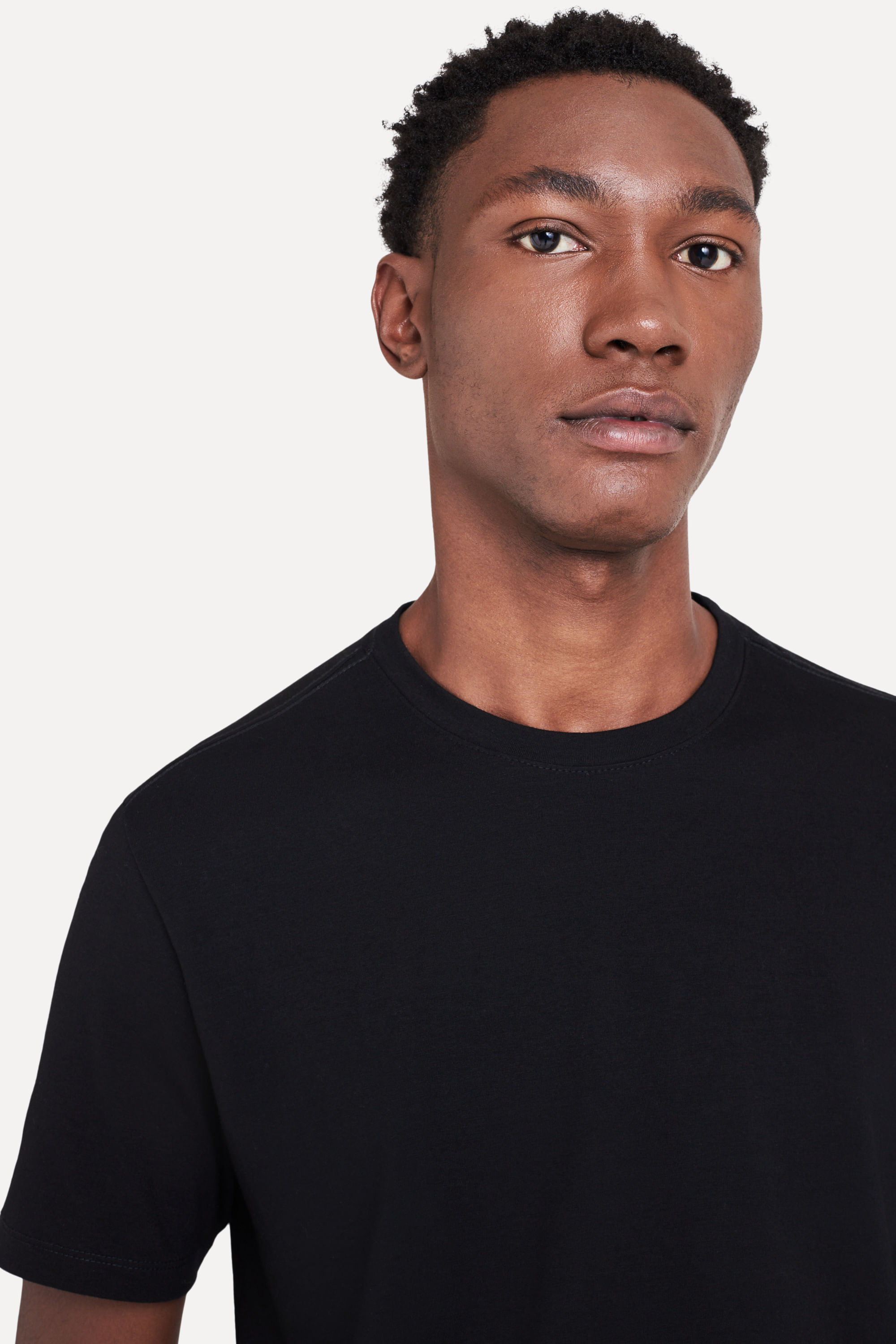 Camiseta-Basica-Masculina-Simples---Manga-Curta-Preto-P-02
