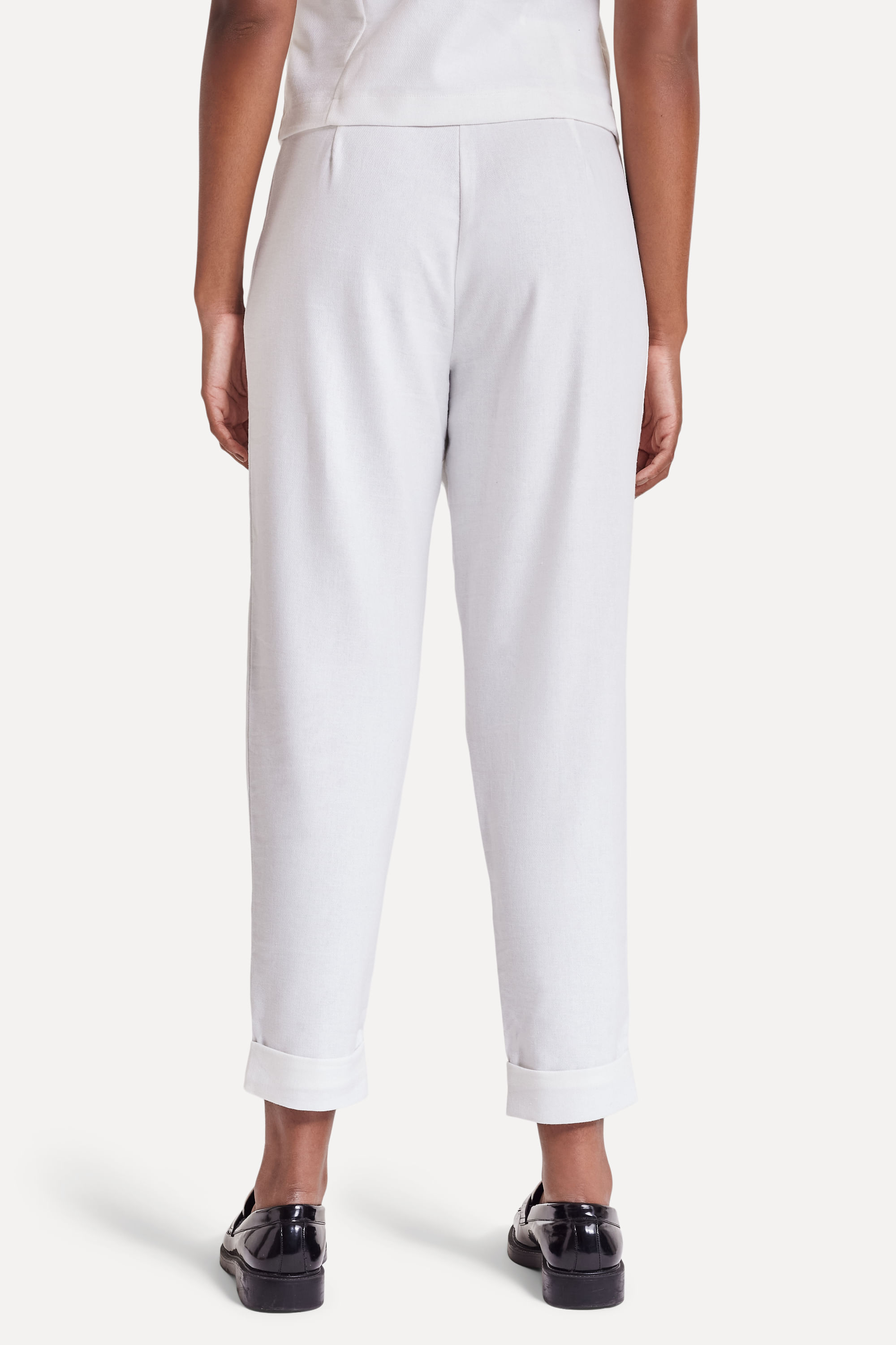 Calca-Alfaiataria-Feminina-Simples-Branco-PP-03