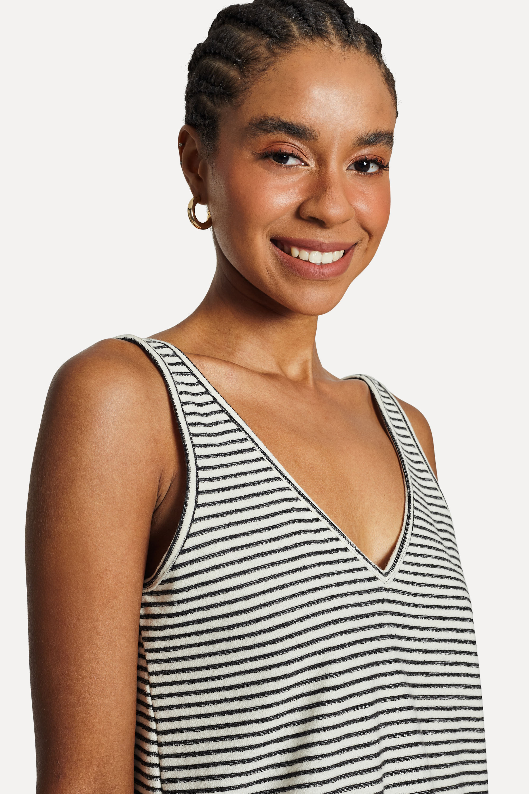 Blusa-Regata-Listarda-Feminina-Texturas-Decote-V-Preto-PP-02