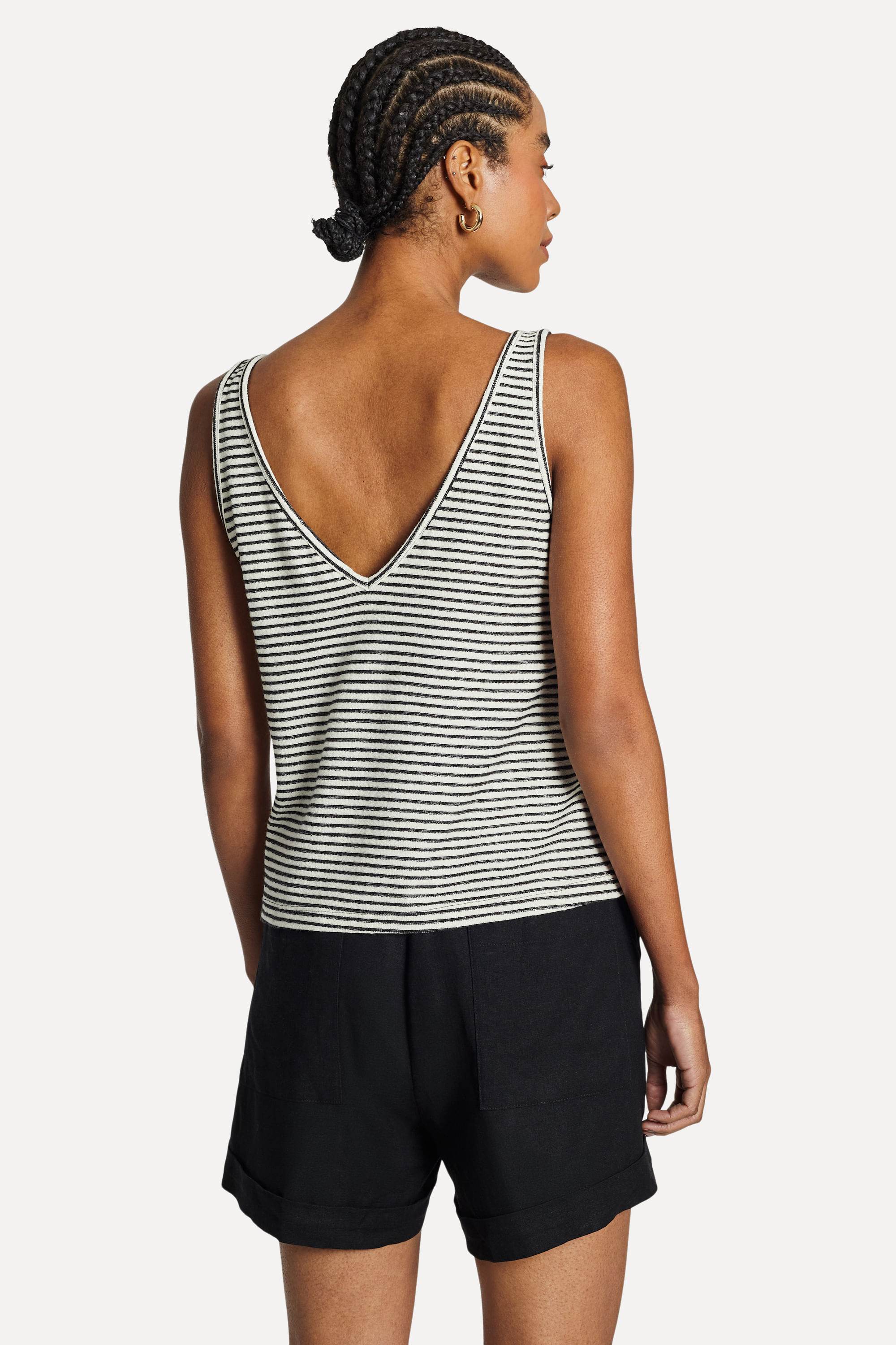 Blusa-Regata-Listarda-Feminina-Texturas-Decote-V-Preto-PP-03
